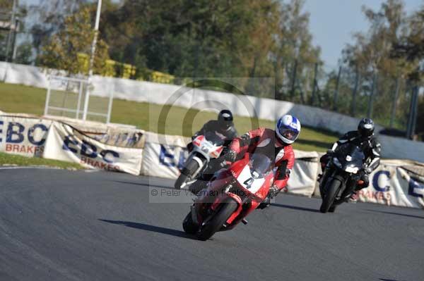 Mallory park Leicestershire;Mallory park photographs;Motorcycle action photographs;event digital images;eventdigitalimages;mallory park;no limits trackday;peter wileman photography;trackday;trackday digital images;trackday photos