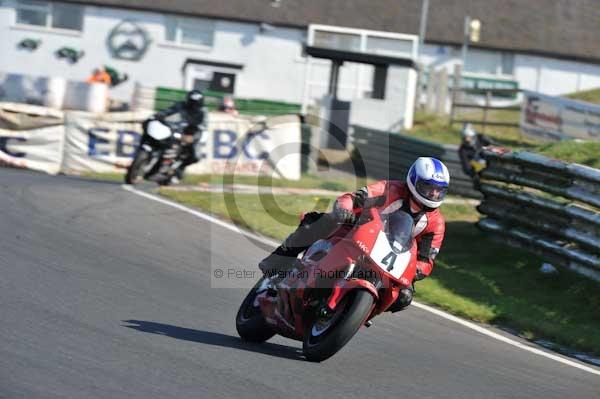 Mallory park Leicestershire;Mallory park photographs;Motorcycle action photographs;event digital images;eventdigitalimages;mallory park;no limits trackday;peter wileman photography;trackday;trackday digital images;trackday photos