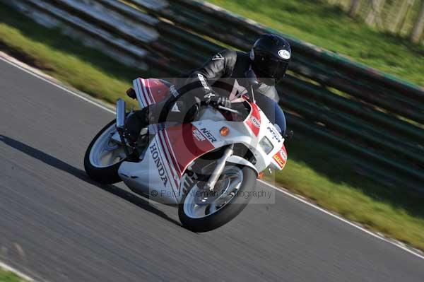 Mallory park Leicestershire;Mallory park photographs;Motorcycle action photographs;event digital images;eventdigitalimages;mallory park;no limits trackday;peter wileman photography;trackday;trackday digital images;trackday photos