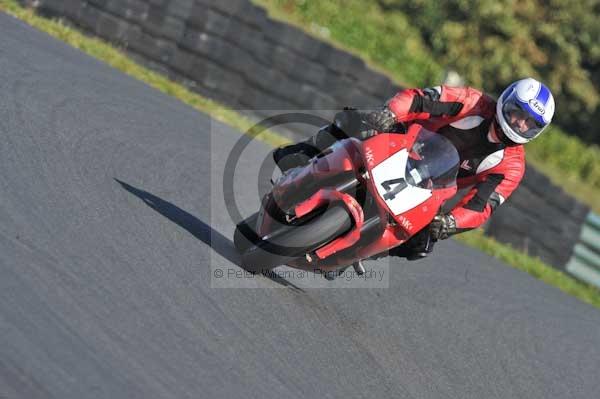 Mallory park Leicestershire;Mallory park photographs;Motorcycle action photographs;event digital images;eventdigitalimages;mallory park;no limits trackday;peter wileman photography;trackday;trackday digital images;trackday photos