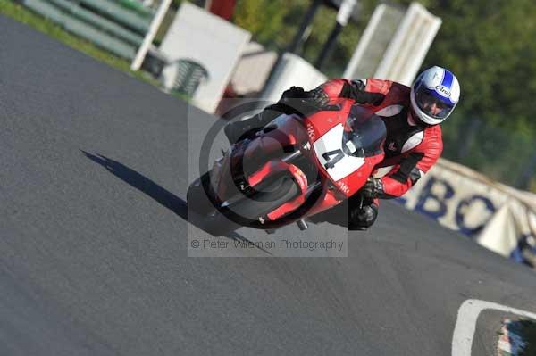 Mallory park Leicestershire;Mallory park photographs;Motorcycle action photographs;event digital images;eventdigitalimages;mallory park;no limits trackday;peter wileman photography;trackday;trackday digital images;trackday photos