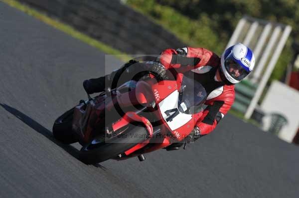 Mallory park Leicestershire;Mallory park photographs;Motorcycle action photographs;event digital images;eventdigitalimages;mallory park;no limits trackday;peter wileman photography;trackday;trackday digital images;trackday photos