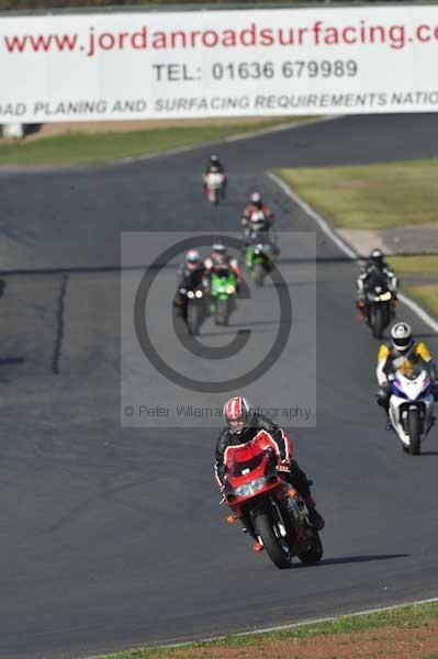 Mallory park Leicestershire;Mallory park photographs;Motorcycle action photographs;event digital images;eventdigitalimages;mallory park;no limits trackday;peter wileman photography;trackday;trackday digital images;trackday photos