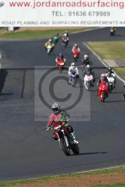 Mallory park Leicestershire;Mallory park photographs;Motorcycle action photographs;event digital images;eventdigitalimages;mallory park;no limits trackday;peter wileman photography;trackday;trackday digital images;trackday photos