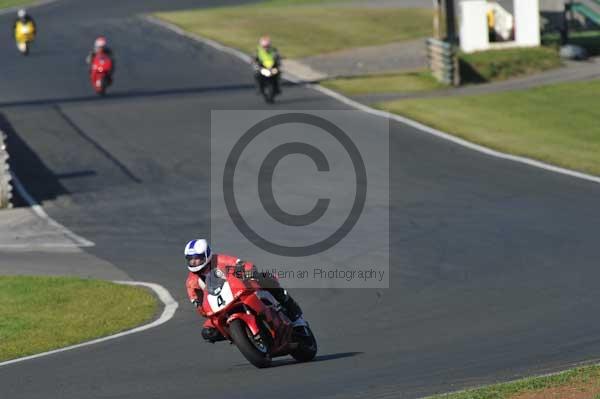 Mallory park Leicestershire;Mallory park photographs;Motorcycle action photographs;event digital images;eventdigitalimages;mallory park;no limits trackday;peter wileman photography;trackday;trackday digital images;trackday photos