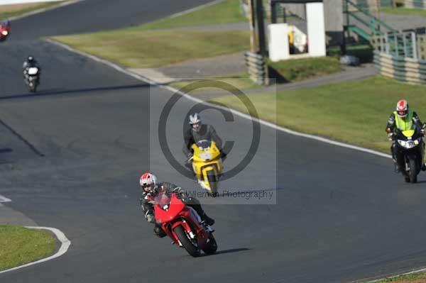 Mallory park Leicestershire;Mallory park photographs;Motorcycle action photographs;event digital images;eventdigitalimages;mallory park;no limits trackday;peter wileman photography;trackday;trackday digital images;trackday photos