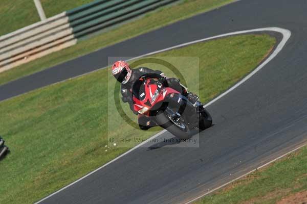 Mallory park Leicestershire;Mallory park photographs;Motorcycle action photographs;event digital images;eventdigitalimages;mallory park;no limits trackday;peter wileman photography;trackday;trackday digital images;trackday photos