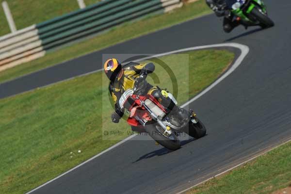 Mallory park Leicestershire;Mallory park photographs;Motorcycle action photographs;event digital images;eventdigitalimages;mallory park;no limits trackday;peter wileman photography;trackday;trackday digital images;trackday photos