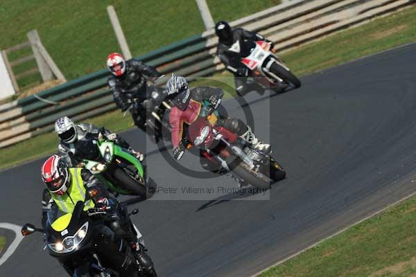 Mallory park Leicestershire;Mallory park photographs;Motorcycle action photographs;event digital images;eventdigitalimages;mallory park;no limits trackday;peter wileman photography;trackday;trackday digital images;trackday photos