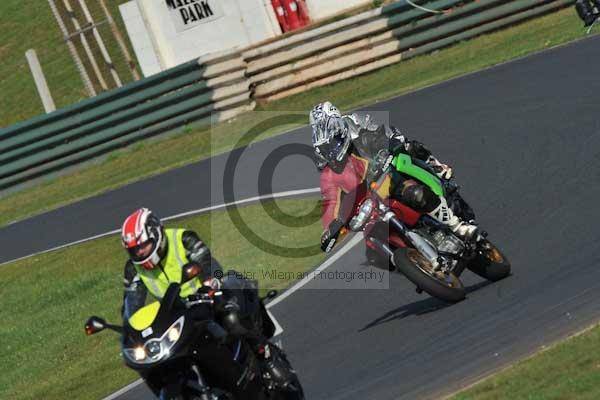 Mallory park Leicestershire;Mallory park photographs;Motorcycle action photographs;event digital images;eventdigitalimages;mallory park;no limits trackday;peter wileman photography;trackday;trackday digital images;trackday photos