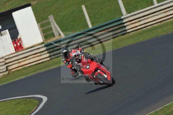 Mallory park Leicestershire;Mallory park photographs;Motorcycle action photographs;event digital images;eventdigitalimages;mallory park;no limits trackday;peter wileman photography;trackday;trackday digital images;trackday photos