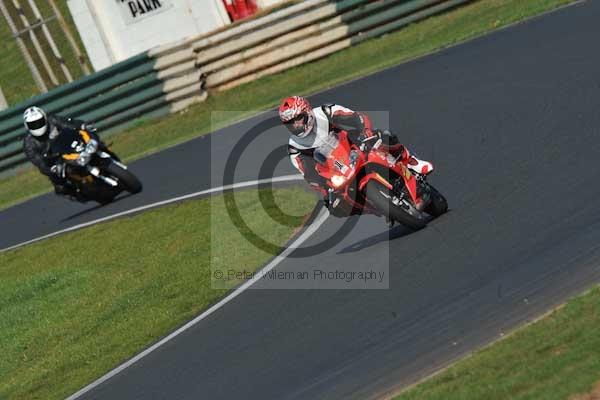 Mallory park Leicestershire;Mallory park photographs;Motorcycle action photographs;event digital images;eventdigitalimages;mallory park;no limits trackday;peter wileman photography;trackday;trackday digital images;trackday photos