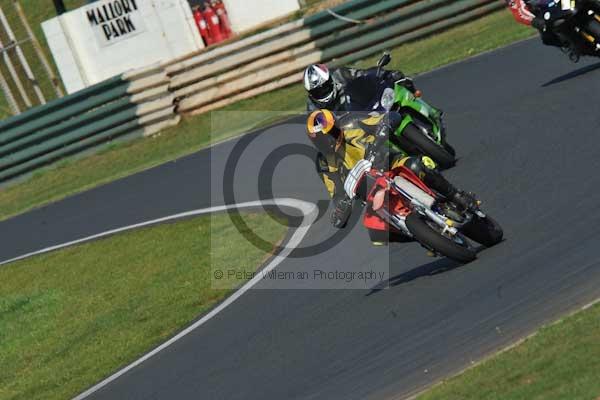 Mallory park Leicestershire;Mallory park photographs;Motorcycle action photographs;event digital images;eventdigitalimages;mallory park;no limits trackday;peter wileman photography;trackday;trackday digital images;trackday photos