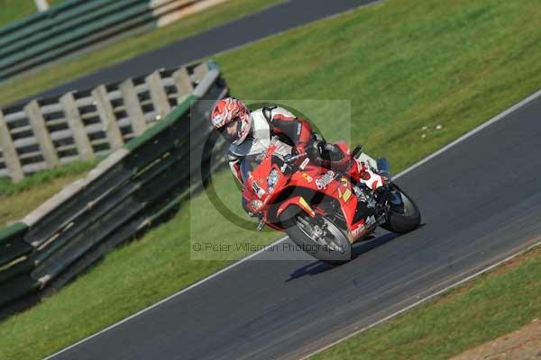 Mallory park Leicestershire;Mallory park photographs;Motorcycle action photographs;event digital images;eventdigitalimages;mallory park;no limits trackday;peter wileman photography;trackday;trackday digital images;trackday photos