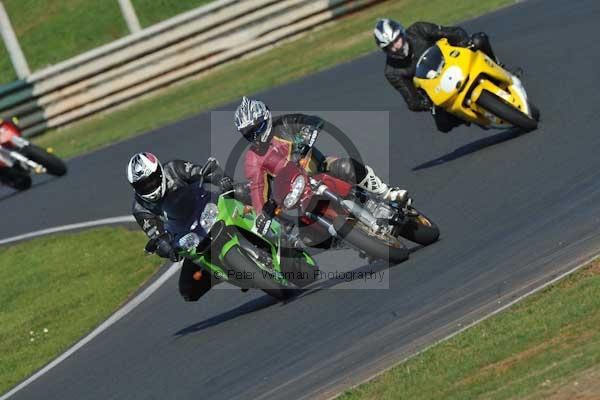 Mallory park Leicestershire;Mallory park photographs;Motorcycle action photographs;event digital images;eventdigitalimages;mallory park;no limits trackday;peter wileman photography;trackday;trackday digital images;trackday photos