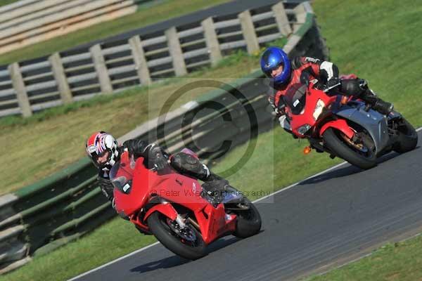 Mallory park Leicestershire;Mallory park photographs;Motorcycle action photographs;event digital images;eventdigitalimages;mallory park;no limits trackday;peter wileman photography;trackday;trackday digital images;trackday photos