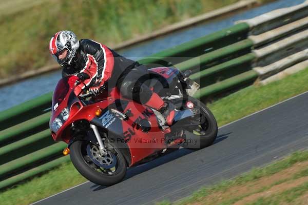 Mallory park Leicestershire;Mallory park photographs;Motorcycle action photographs;event digital images;eventdigitalimages;mallory park;no limits trackday;peter wileman photography;trackday;trackday digital images;trackday photos