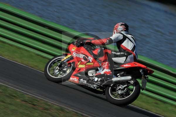 Mallory park Leicestershire;Mallory park photographs;Motorcycle action photographs;event digital images;eventdigitalimages;mallory park;no limits trackday;peter wileman photography;trackday;trackday digital images;trackday photos