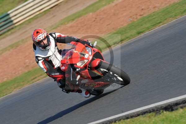 Mallory park Leicestershire;Mallory park photographs;Motorcycle action photographs;event digital images;eventdigitalimages;mallory park;no limits trackday;peter wileman photography;trackday;trackday digital images;trackday photos