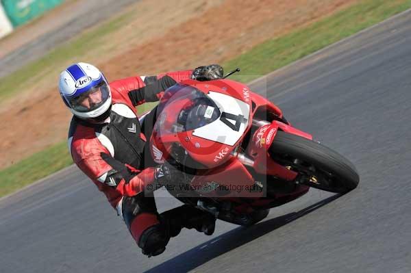 Mallory park Leicestershire;Mallory park photographs;Motorcycle action photographs;event digital images;eventdigitalimages;mallory park;no limits trackday;peter wileman photography;trackday;trackday digital images;trackday photos