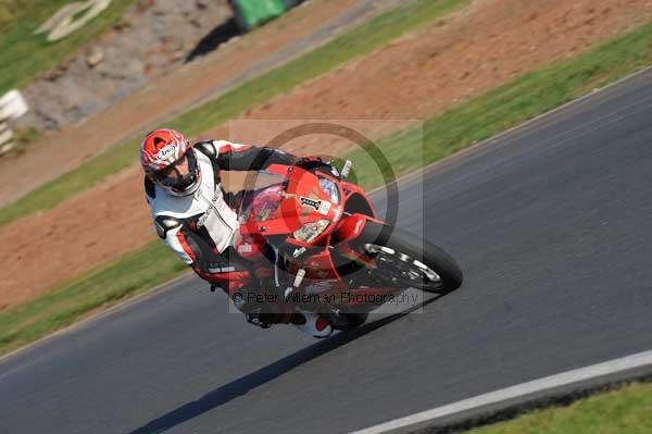 Mallory park Leicestershire;Mallory park photographs;Motorcycle action photographs;event digital images;eventdigitalimages;mallory park;no limits trackday;peter wileman photography;trackday;trackday digital images;trackday photos