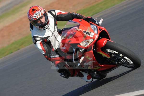 Mallory park Leicestershire;Mallory park photographs;Motorcycle action photographs;event digital images;eventdigitalimages;mallory park;no limits trackday;peter wileman photography;trackday;trackday digital images;trackday photos