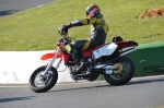 Mallory-park-Leicestershire;Mallory-park-photographs;Motorcycle-action-photographs;event-digital-images;eventdigitalimages;mallory-park;no-limits-trackday;peter-wileman-photography;trackday;trackday-digital-images;trackday-photos