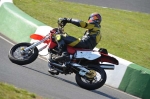 Mallory-park-Leicestershire;Mallory-park-photographs;Motorcycle-action-photographs;event-digital-images;eventdigitalimages;mallory-park;no-limits-trackday;peter-wileman-photography;trackday;trackday-digital-images;trackday-photos