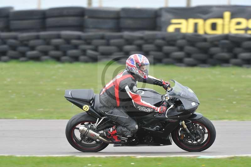 Motorcycle action photographs;anglesey circuit;anglesey trackday photographs;event digital images;eventdigitalimages;no limits trackday;oulton park circuit cheshire;peter wileman photography;trackday;trackday digital images;trackday photos;ty croes circuit wales