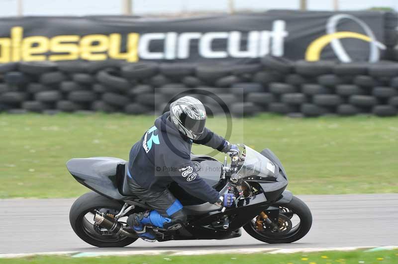 Motorcycle action photographs;anglesey circuit;anglesey trackday photographs;event digital images;eventdigitalimages;no limits trackday;oulton park circuit cheshire;peter wileman photography;trackday;trackday digital images;trackday photos;ty croes circuit wales