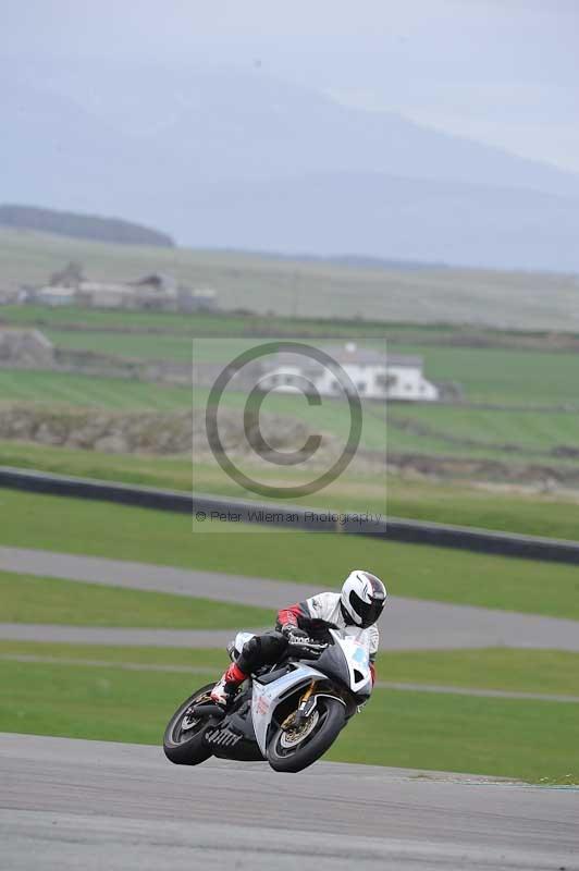 Motorcycle action photographs;anglesey circuit;anglesey trackday photographs;event digital images;eventdigitalimages;no limits trackday;oulton park circuit cheshire;peter wileman photography;trackday;trackday digital images;trackday photos;ty croes circuit wales