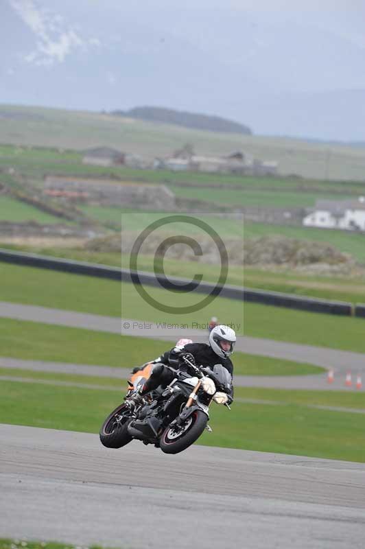 Motorcycle action photographs;anglesey circuit;anglesey trackday photographs;event digital images;eventdigitalimages;no limits trackday;oulton park circuit cheshire;peter wileman photography;trackday;trackday digital images;trackday photos;ty croes circuit wales