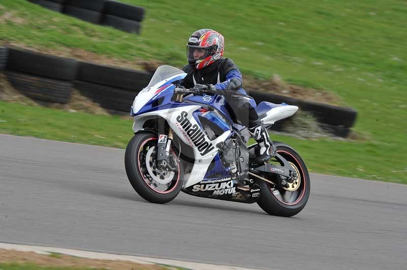 Motorcycle action photographs;anglesey circuit;anglesey trackday photographs;event digital images;eventdigitalimages;no limits trackday;oulton park circuit cheshire;peter wileman photography;trackday;trackday digital images;trackday photos;ty croes circuit wales