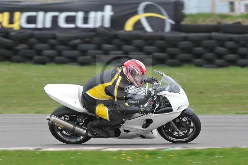 Motorcycle action photographs;anglesey circuit;anglesey trackday photographs;event digital images;eventdigitalimages;no limits trackday;oulton park circuit cheshire;peter wileman photography;trackday;trackday digital images;trackday photos;ty croes circuit wales