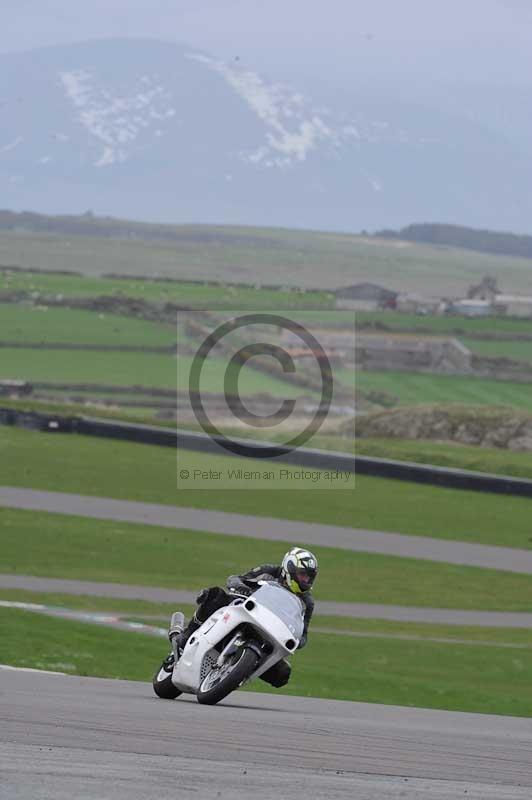 Motorcycle action photographs;anglesey circuit;anglesey trackday photographs;event digital images;eventdigitalimages;no limits trackday;oulton park circuit cheshire;peter wileman photography;trackday;trackday digital images;trackday photos;ty croes circuit wales