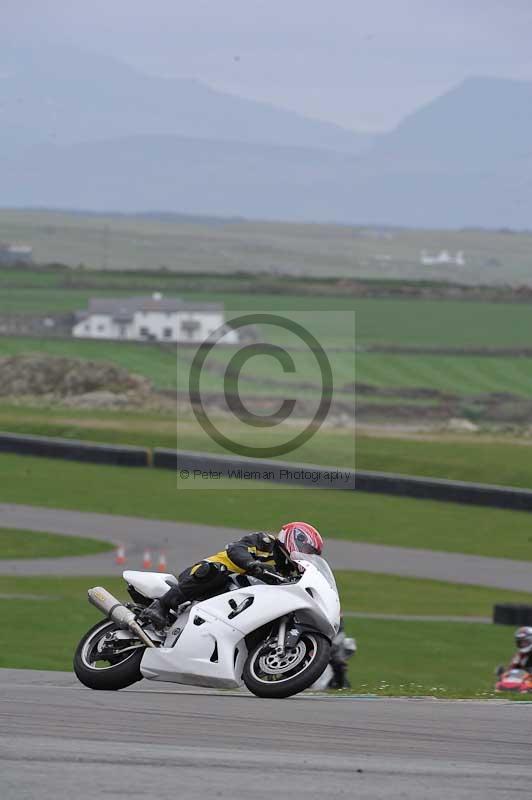 Motorcycle action photographs;anglesey circuit;anglesey trackday photographs;event digital images;eventdigitalimages;no limits trackday;oulton park circuit cheshire;peter wileman photography;trackday;trackday digital images;trackday photos;ty croes circuit wales