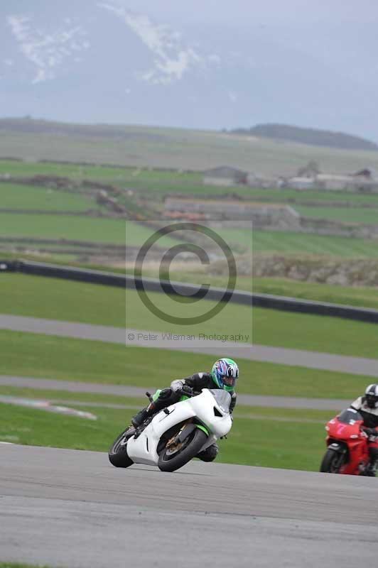 Motorcycle action photographs;anglesey circuit;anglesey trackday photographs;event digital images;eventdigitalimages;no limits trackday;oulton park circuit cheshire;peter wileman photography;trackday;trackday digital images;trackday photos;ty croes circuit wales