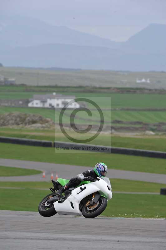 Motorcycle action photographs;anglesey circuit;anglesey trackday photographs;event digital images;eventdigitalimages;no limits trackday;oulton park circuit cheshire;peter wileman photography;trackday;trackday digital images;trackday photos;ty croes circuit wales