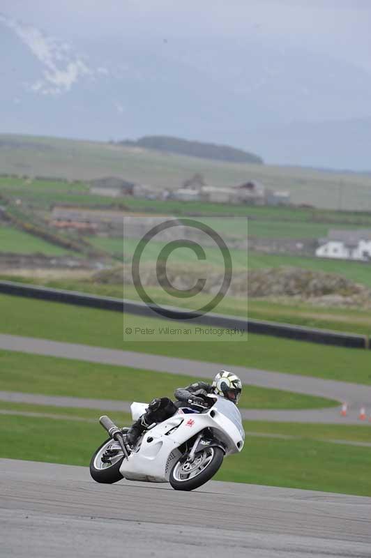 Motorcycle action photographs;anglesey circuit;anglesey trackday photographs;event digital images;eventdigitalimages;no limits trackday;oulton park circuit cheshire;peter wileman photography;trackday;trackday digital images;trackday photos;ty croes circuit wales