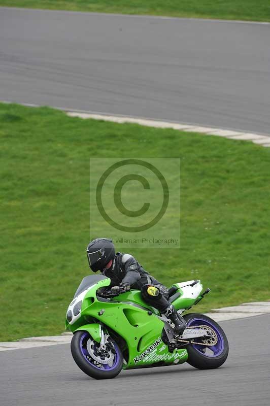 Motorcycle action photographs;anglesey circuit;anglesey trackday photographs;event digital images;eventdigitalimages;no limits trackday;oulton park circuit cheshire;peter wileman photography;trackday;trackday digital images;trackday photos;ty croes circuit wales