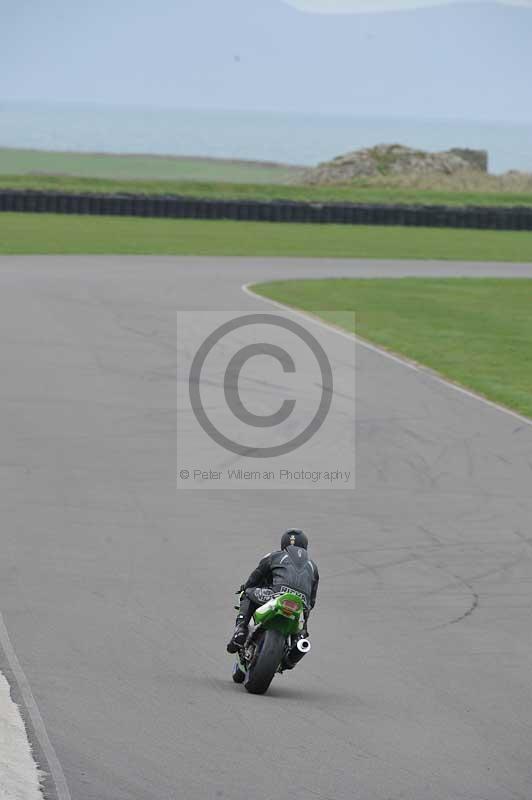 Motorcycle action photographs;anglesey circuit;anglesey trackday photographs;event digital images;eventdigitalimages;no limits trackday;oulton park circuit cheshire;peter wileman photography;trackday;trackday digital images;trackday photos;ty croes circuit wales