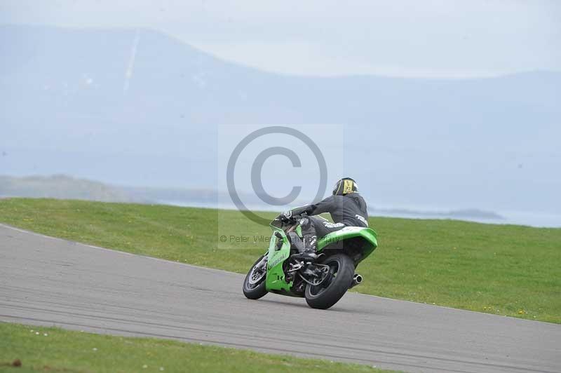 Motorcycle action photographs;anglesey circuit;anglesey trackday photographs;event digital images;eventdigitalimages;no limits trackday;oulton park circuit cheshire;peter wileman photography;trackday;trackday digital images;trackday photos;ty croes circuit wales