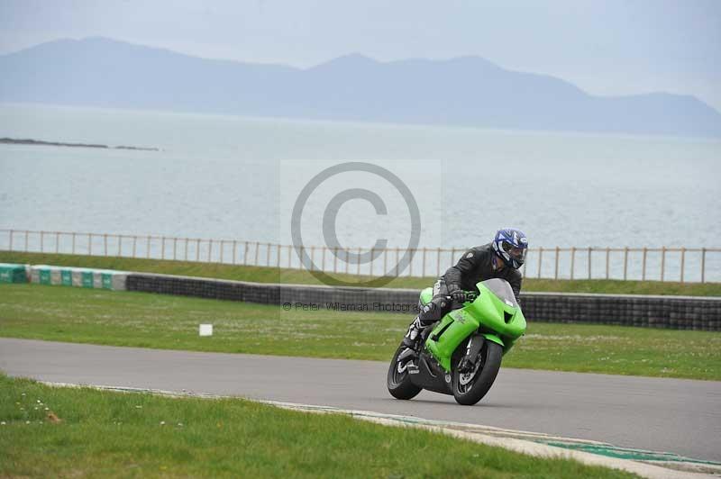 Motorcycle action photographs;anglesey circuit;anglesey trackday photographs;event digital images;eventdigitalimages;no limits trackday;oulton park circuit cheshire;peter wileman photography;trackday;trackday digital images;trackday photos;ty croes circuit wales