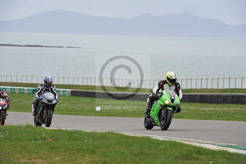 Motorcycle action photographs;anglesey circuit;anglesey trackday photographs;event digital images;eventdigitalimages;no limits trackday;oulton park circuit cheshire;peter wileman photography;trackday;trackday digital images;trackday photos;ty croes circuit wales