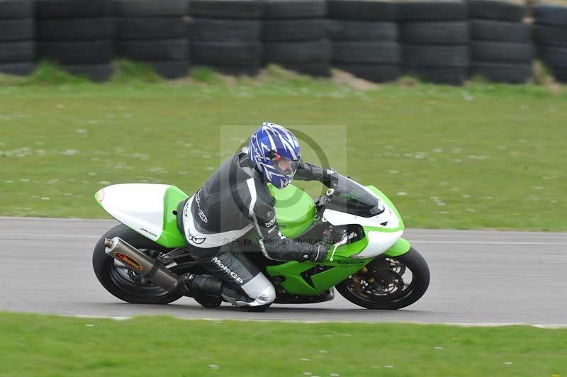 Motorcycle action photographs;anglesey circuit;anglesey trackday photographs;event digital images;eventdigitalimages;no limits trackday;oulton park circuit cheshire;peter wileman photography;trackday;trackday digital images;trackday photos;ty croes circuit wales