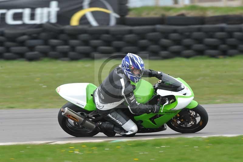 Motorcycle action photographs;anglesey circuit;anglesey trackday photographs;event digital images;eventdigitalimages;no limits trackday;oulton park circuit cheshire;peter wileman photography;trackday;trackday digital images;trackday photos;ty croes circuit wales