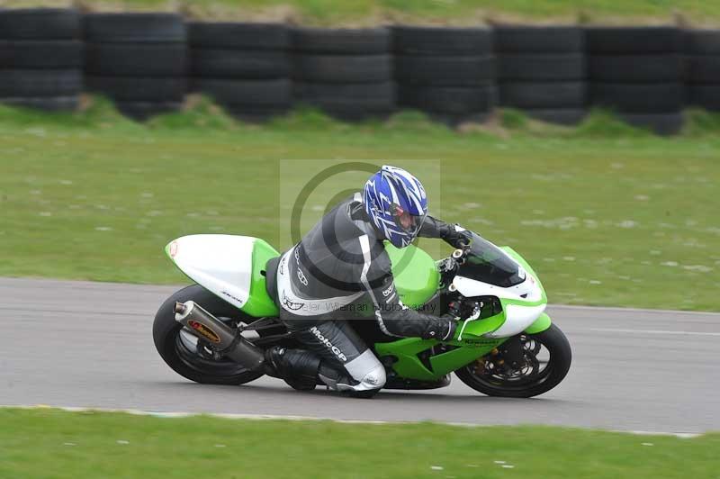 Motorcycle action photographs;anglesey circuit;anglesey trackday photographs;event digital images;eventdigitalimages;no limits trackday;oulton park circuit cheshire;peter wileman photography;trackday;trackday digital images;trackday photos;ty croes circuit wales