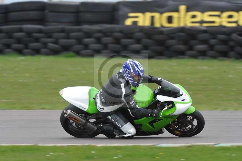 Motorcycle action photographs;anglesey circuit;anglesey trackday photographs;event digital images;eventdigitalimages;no limits trackday;oulton park circuit cheshire;peter wileman photography;trackday;trackday digital images;trackday photos;ty croes circuit wales