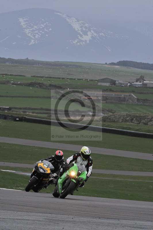 Motorcycle action photographs;anglesey circuit;anglesey trackday photographs;event digital images;eventdigitalimages;no limits trackday;oulton park circuit cheshire;peter wileman photography;trackday;trackday digital images;trackday photos;ty croes circuit wales