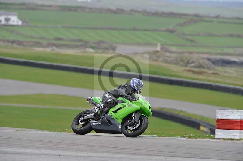 Motorcycle action photographs;anglesey circuit;anglesey trackday photographs;event digital images;eventdigitalimages;no limits trackday;oulton park circuit cheshire;peter wileman photography;trackday;trackday digital images;trackday photos;ty croes circuit wales